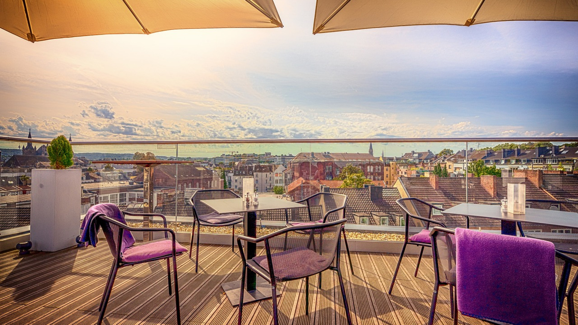 les salons de jardin en teck prennent leurs aises sur la terrasse