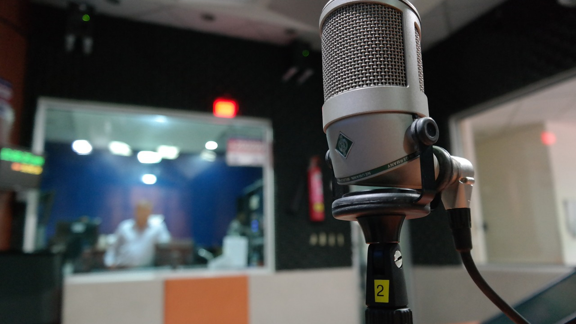 sur les ondes